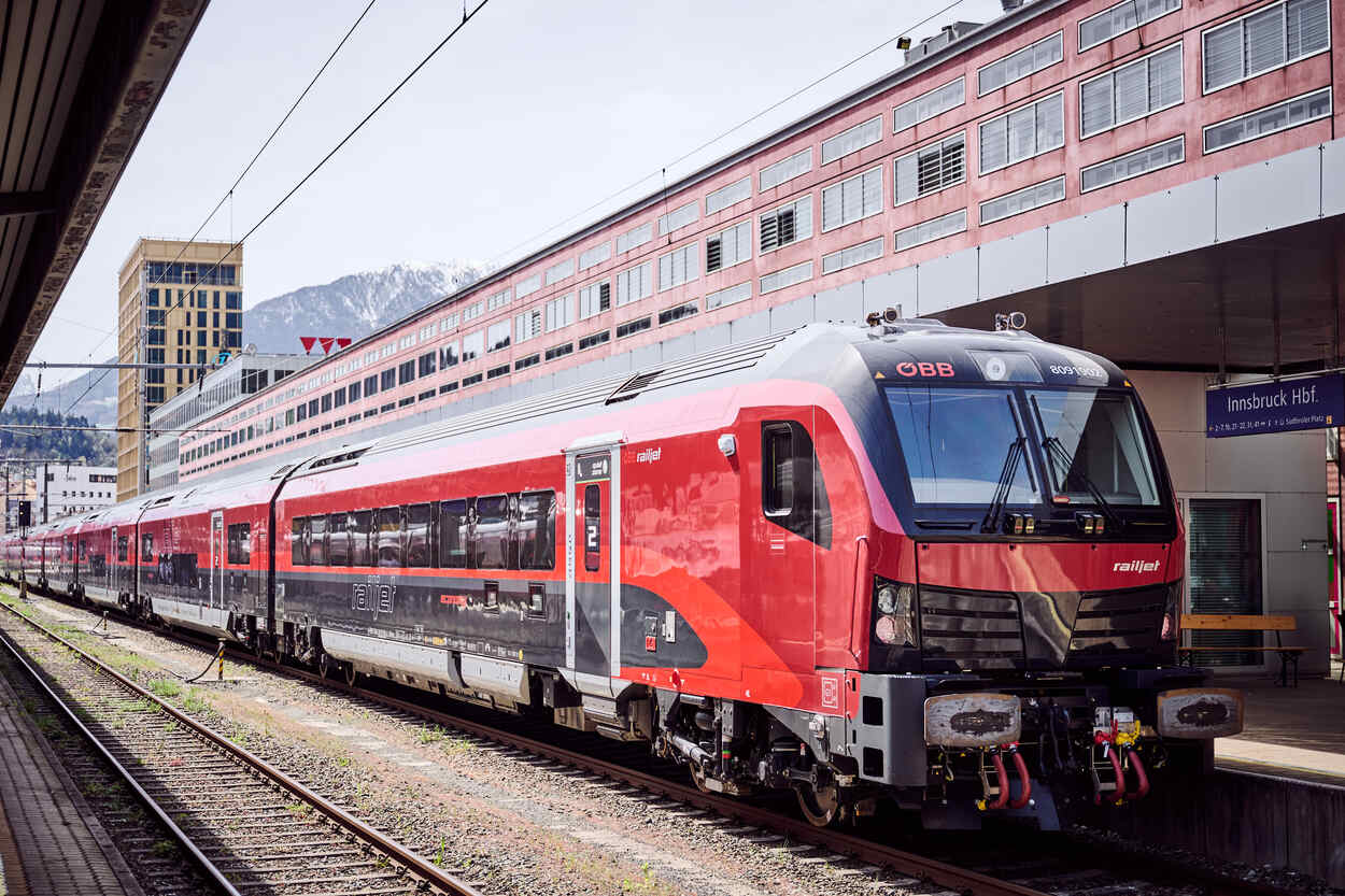 Railjet der neuen Generation im Hauptbahnhof Innsbruck