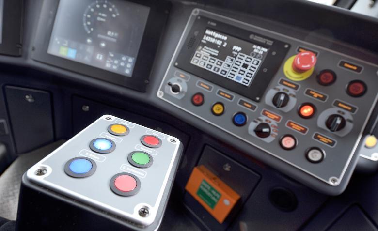 Digitales Cockpit: Moderne Technik in der Flexity-Fahrerkabine