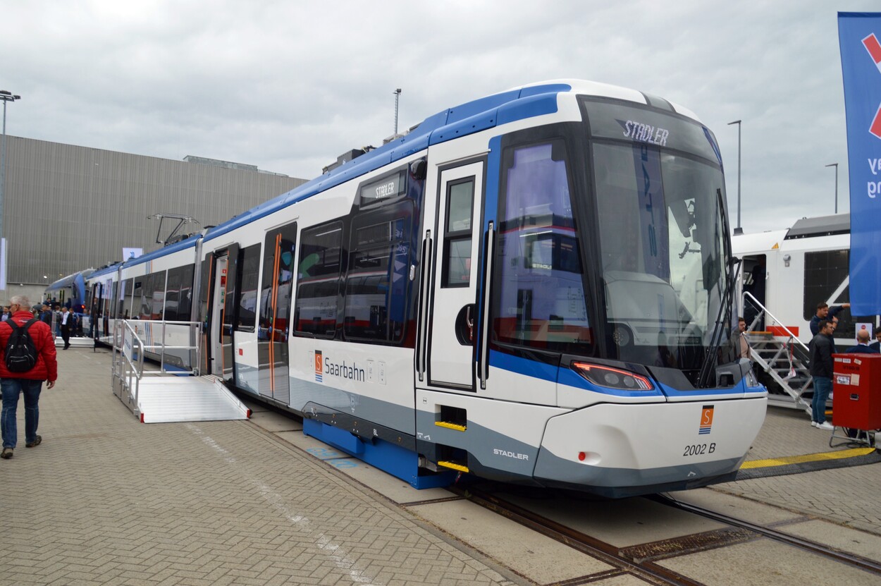 Stadler VDV-TramTrain auf der InnoTrans 2024