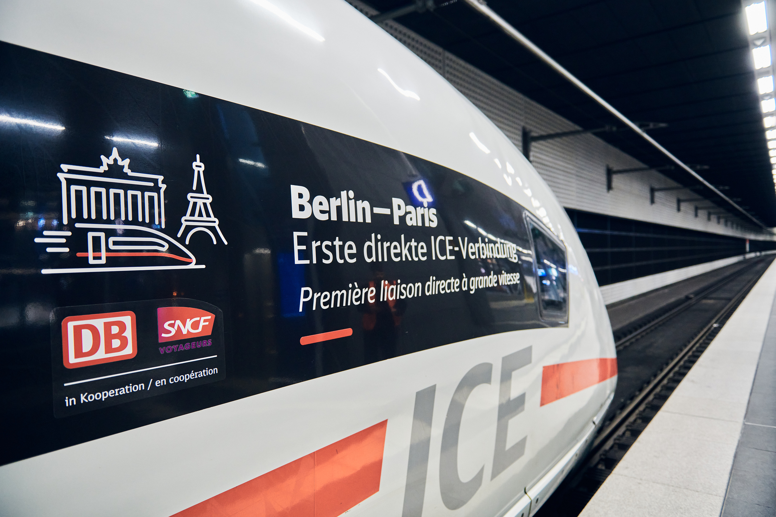 Verabschiedung des ersten direkten ICE von Berlin nach Paris im Hbf Berlin